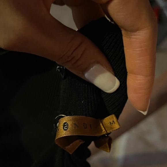 Black Sleeveless Turtleneck Top - Picture 2 of 2